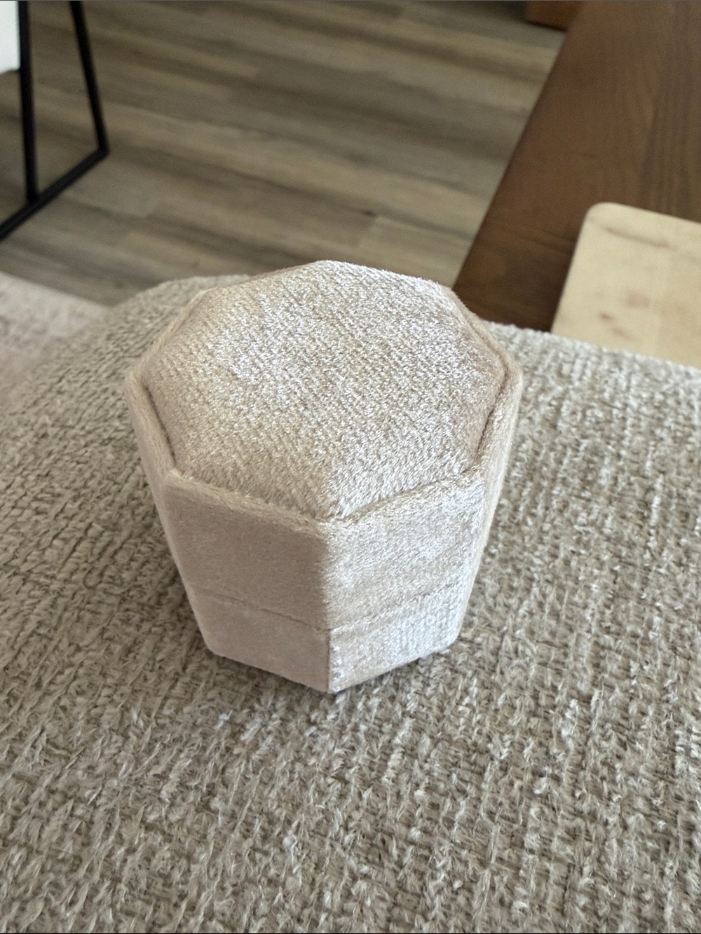 Amazon Velvet Octagonal Ring Box - Beige
